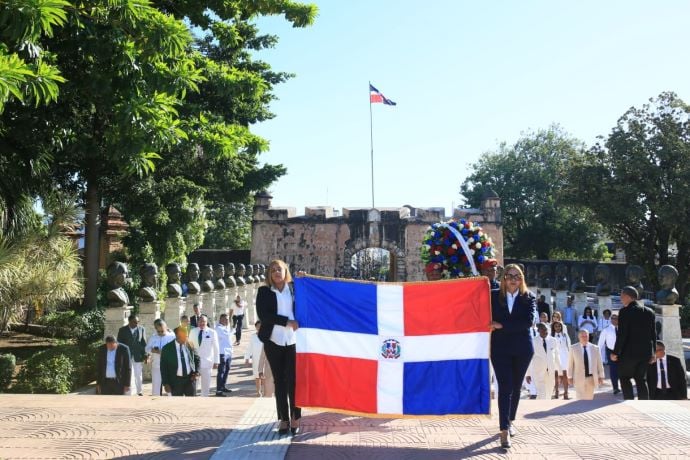 UASD Conmemora Su 485 Aniversario Con Una Ofrenda Floral Y Una