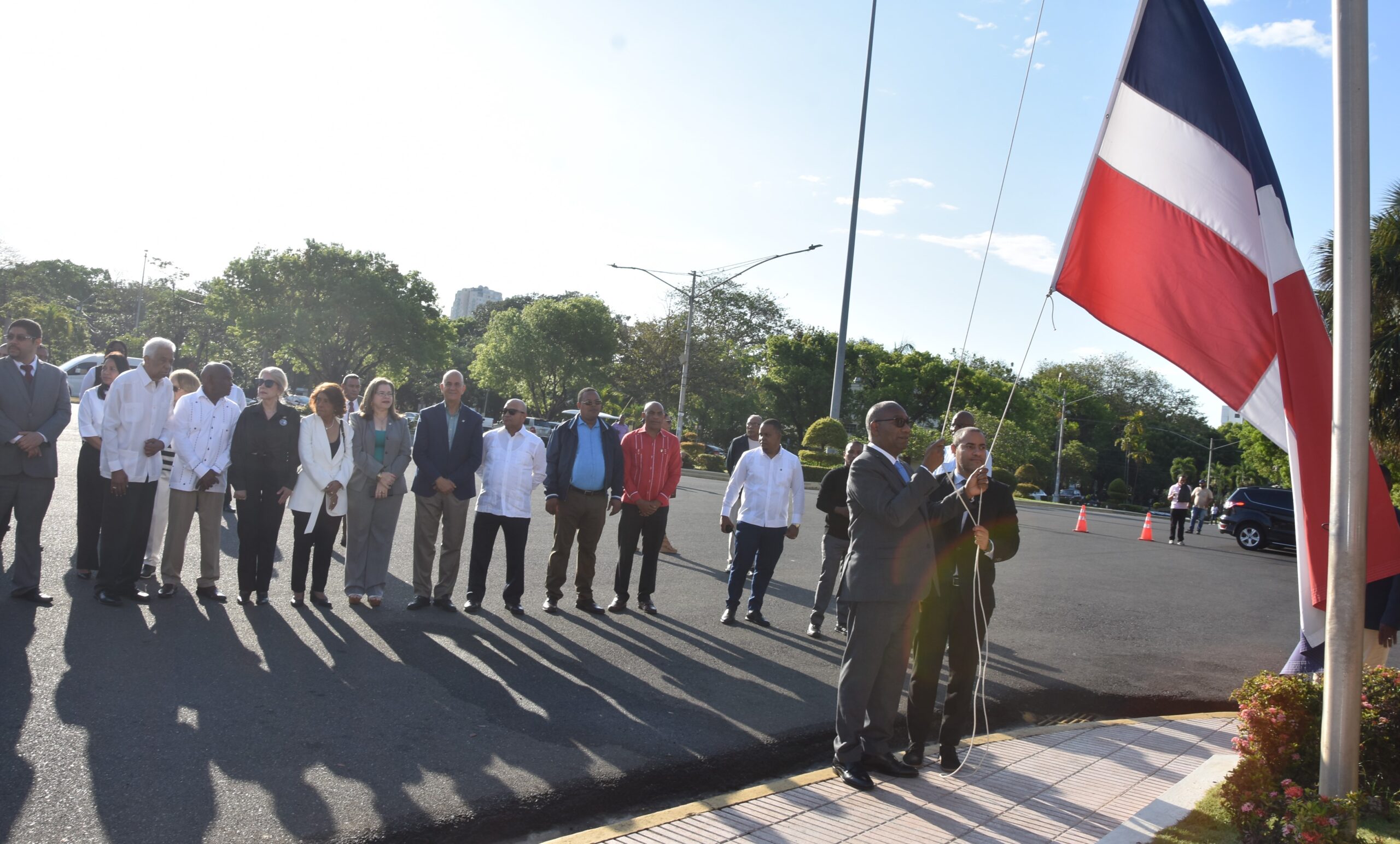 UASD coloca banderas a media asta en el 58 aniversario de la invasión